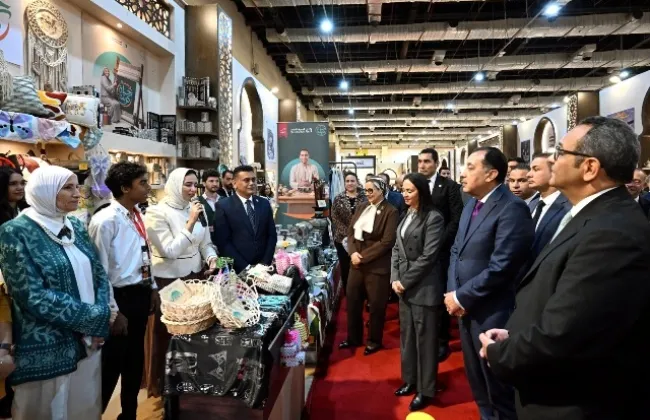 رئيس الوزراء يفتتح معرض 