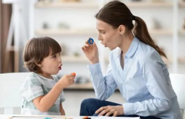 اليوم العالمى للتأتأة.. نصائح لدعم الطفل نفسياً وحمايته من التنمر