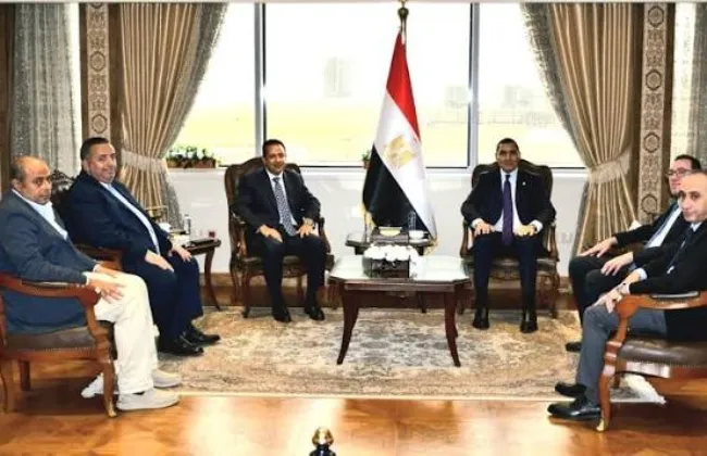 وزير الشباب والرياضة يبحث مع رئيس الاتحاد السكندري المشروعات الاستثمارية بالنادي