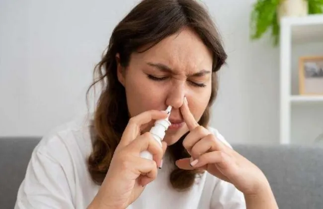 بخاخ أنفى مصنوع من سم الضفدع يخفف الاكتئاب بسرعة لأسابيع
