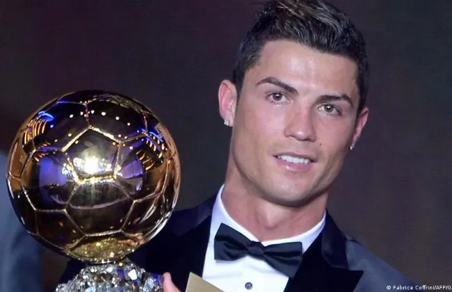 ريال مدريد يحتفي بـ رونالدو بعد تتويجه بجائزة أفضل فائز بالكرة الذهبية بالتاريخ