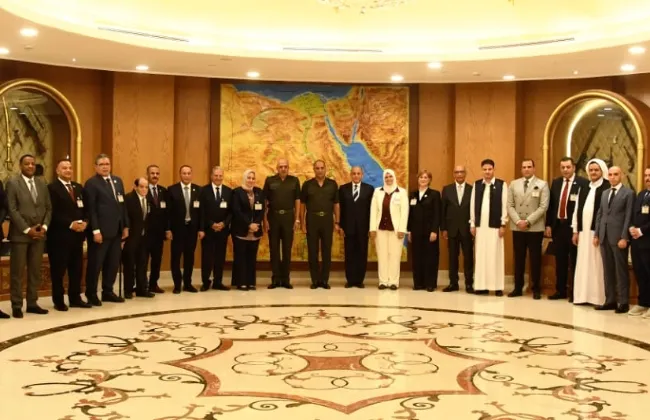 الفريق أشرف سالم زاهر يستقبل وفداً من أعضاء لجنة الدفاع والأمن القومى بمجلس النواب